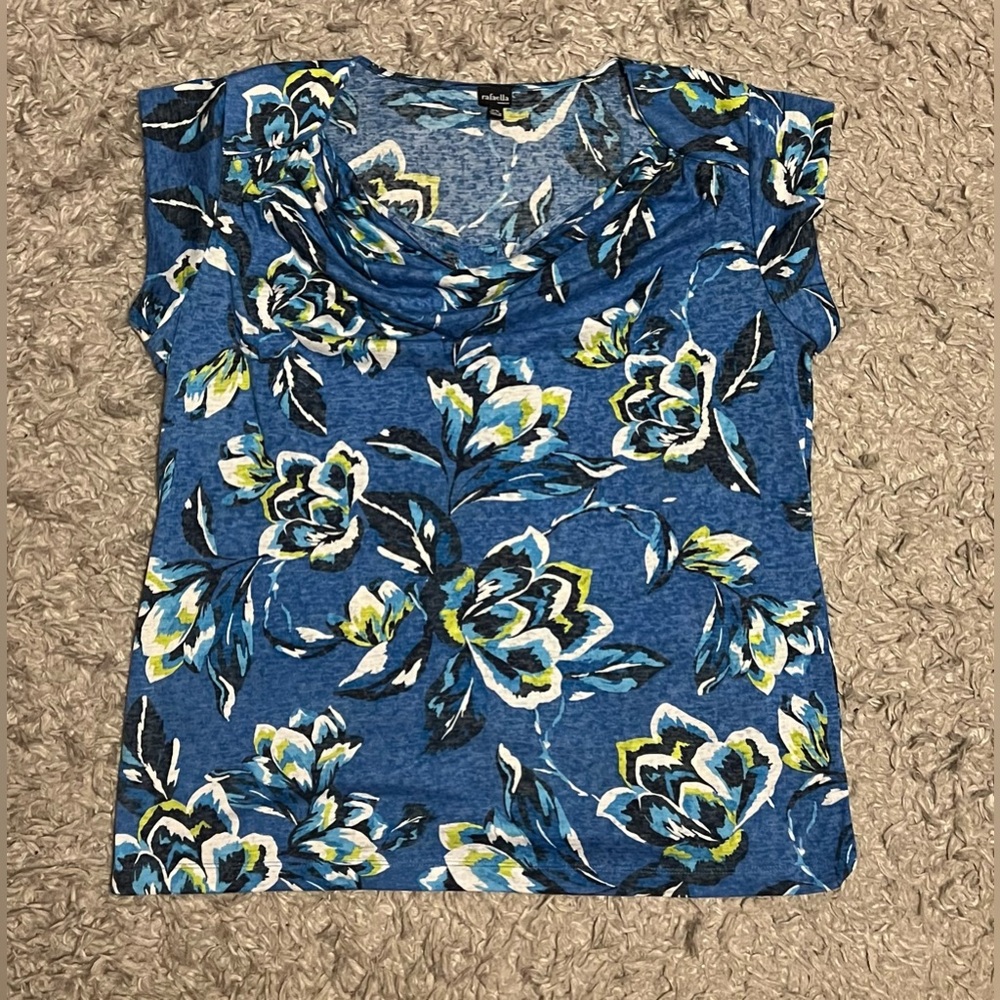 Womans no-sleeve top